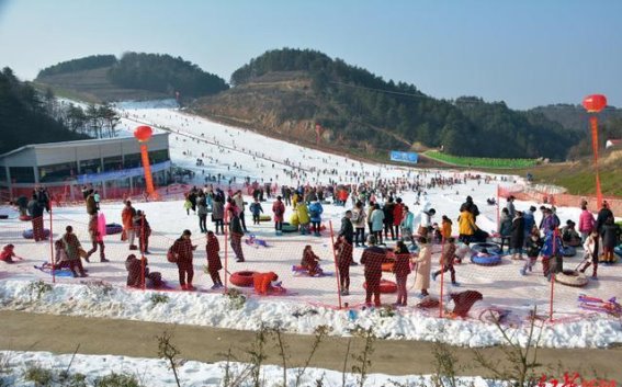 四川冰雪与温泉旅游节：邂逅冬日魅力，畅游广元曾家山