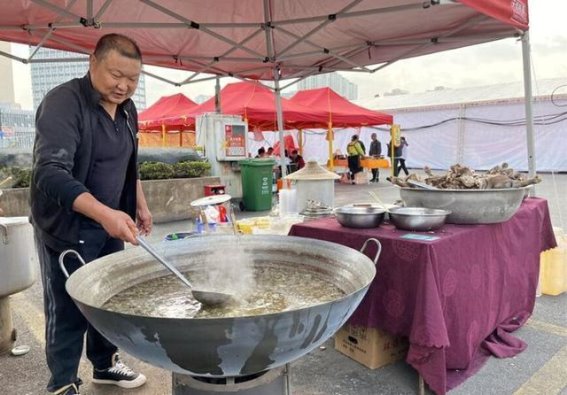 昆明公交花漾春乘旅游文化节：一个充满年味与民族风情的文化盛宴