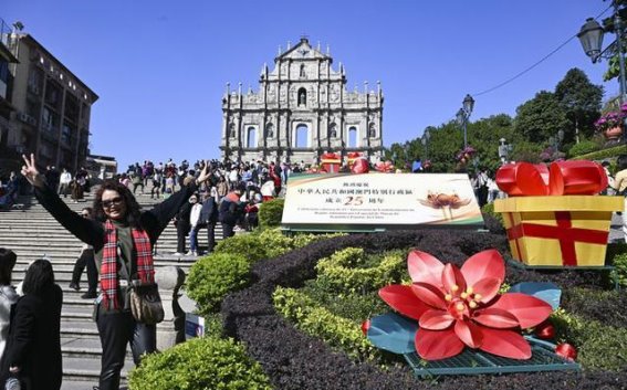 澳门：中西文化交融的现代都市魅力，国际旅行者的必游之地